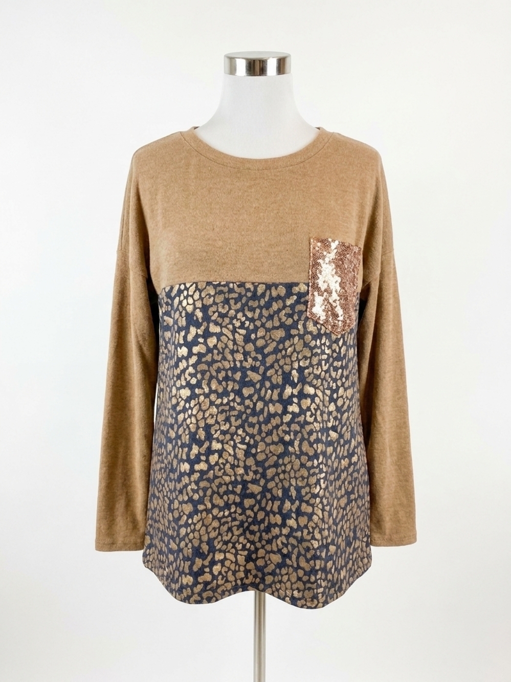 NEW HONEYME animal print pocket tee in mocha/navy